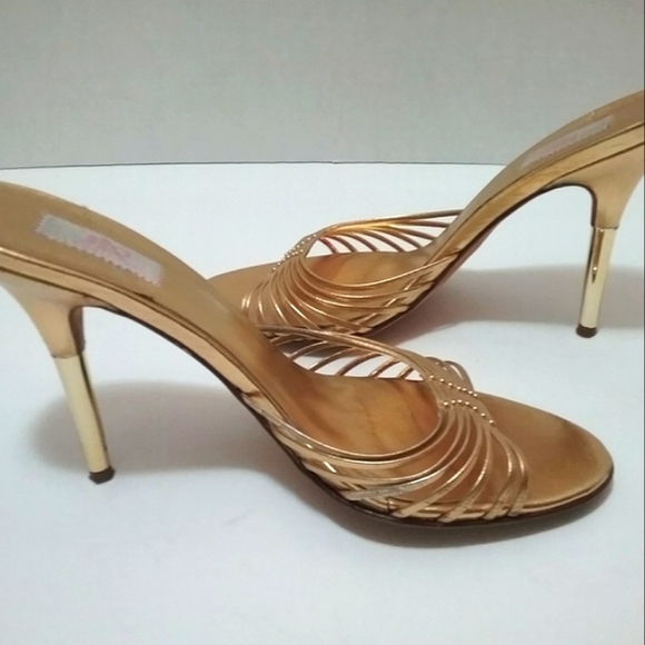 JLO Metallic Gold Leather Slip On Heels - Picture 3 of 8